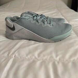 Women’s Nike Metcon 5 - Size 8, Ocean Cube/Metallic Gray